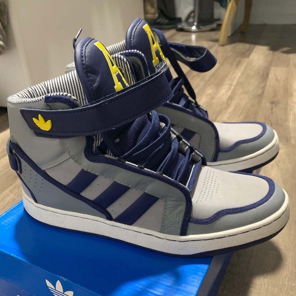 ADIDAS - Picture 2 of 5